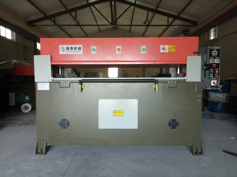 全自動移動頭裁斷機